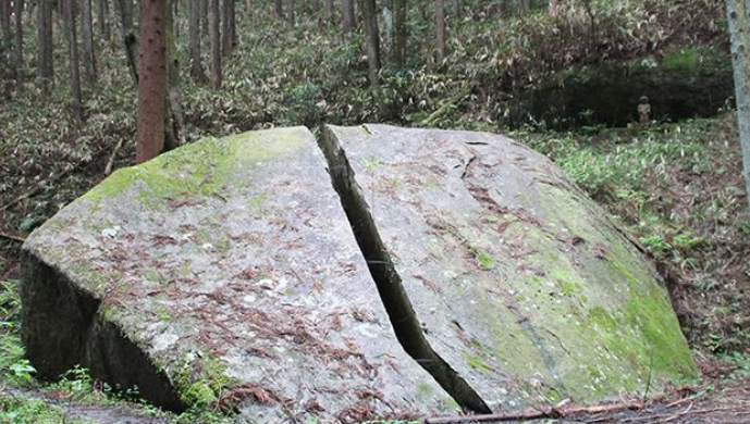 柳生の里にある大きな岩