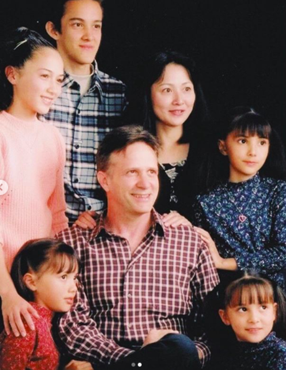 伊藤ニーナさんの家族全員で写った写真