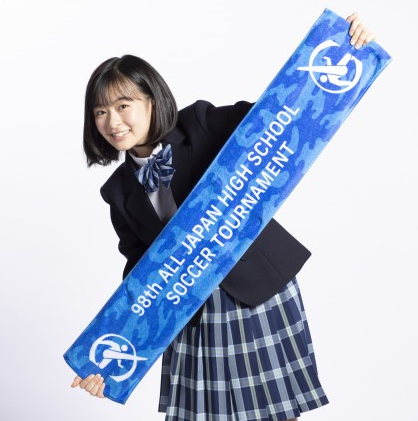 森七菜さんが2019年に全国高校サッカー選手権大会 15代目応援マネージャーに選ばれた時の写真