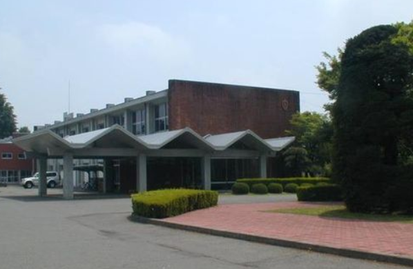栃木県立宇都宮高等学校の校舎の写真