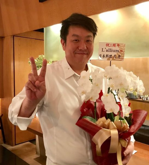 進藤佳明シェフがレストランラリュームで一周年を迎えたときの写真